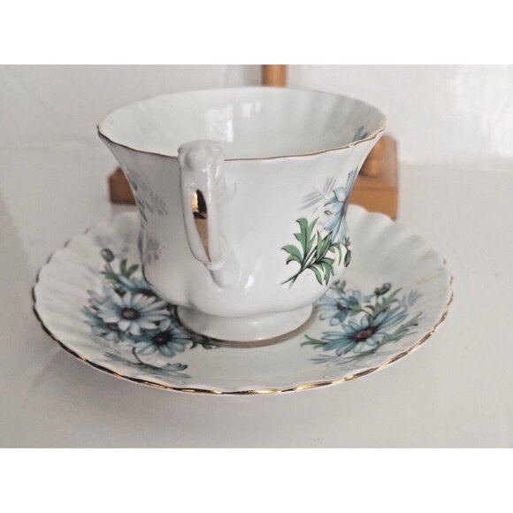 Royal Albert Montrose shape Cup and Saucer set Marguerite Pattern 1980's - Picture 14 of 16